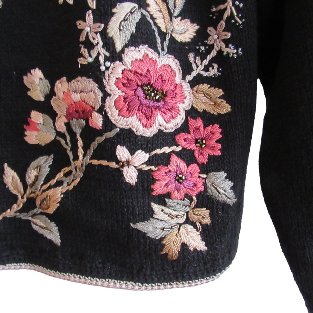 Heirloom Collectibles Vintage Black Embroidered Floral Cardigan Sweater Medium - Picture 5 of 11